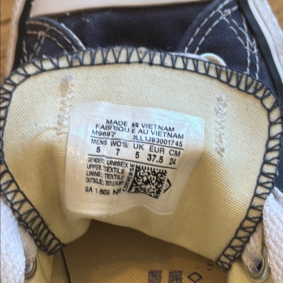 Converse Sneakers navy, size 7, good condition - Picture 5 of 10